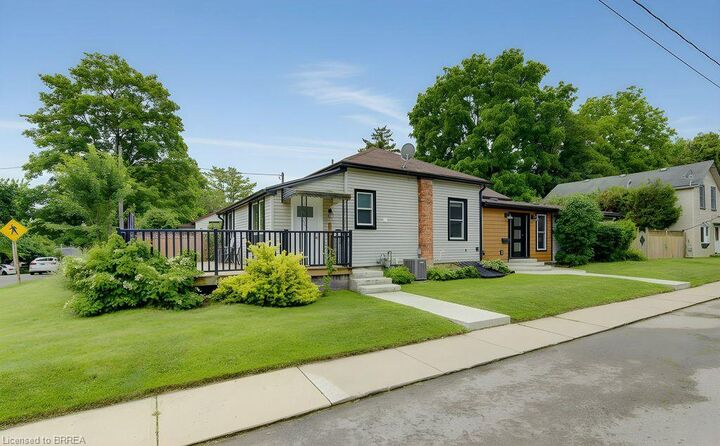 Property Photo:  17 Amelia Street  ON N3L 1Z4 