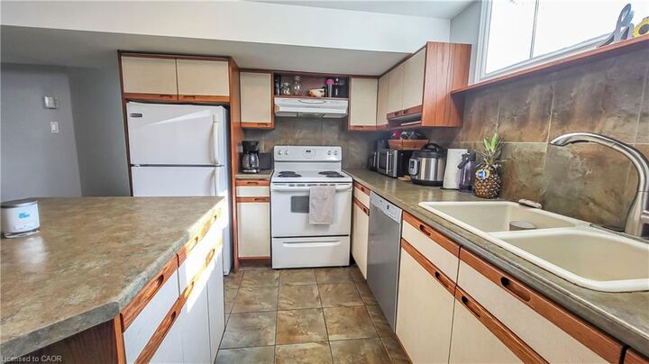 Property Photo:  326 Victoria Street S B  ON N2M 3A3 