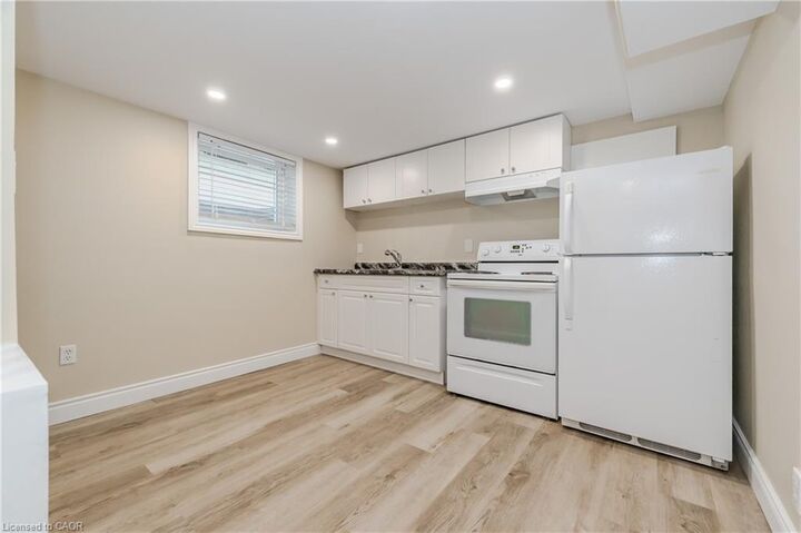Property Photo:  15 Edinburgh Road Lower  ON N2B 1M4 
