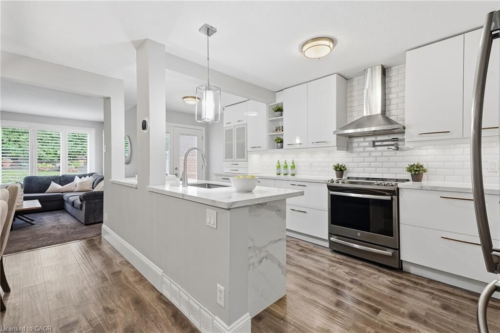 Property Photo:  525 Beechwood Drive 27  ON N2T 2G7 