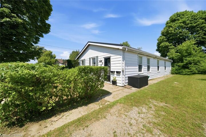 Property Photo: 8 Russell Street ON N3R 1Y7