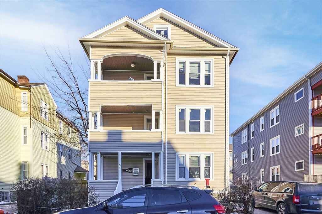 Property Photo:  35 Arthur St 2&Amp3  MA 01604 