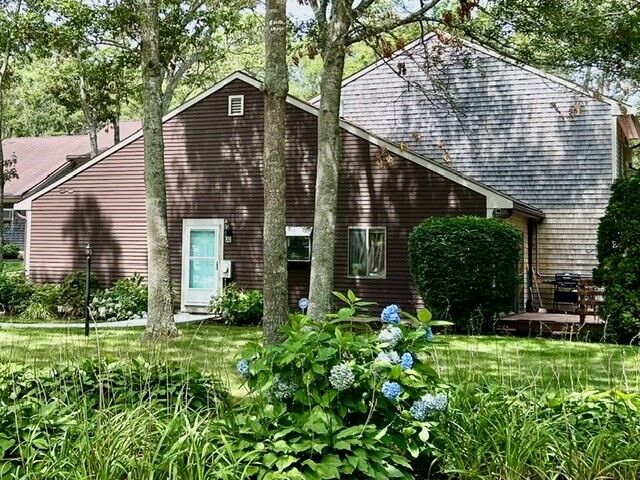 Property Photo:  20 Roundhouse Rd 20  MA 02532 