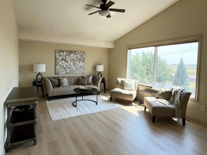 Property Photo:  226 Gateway Manor S  AB T1K 5S1 
