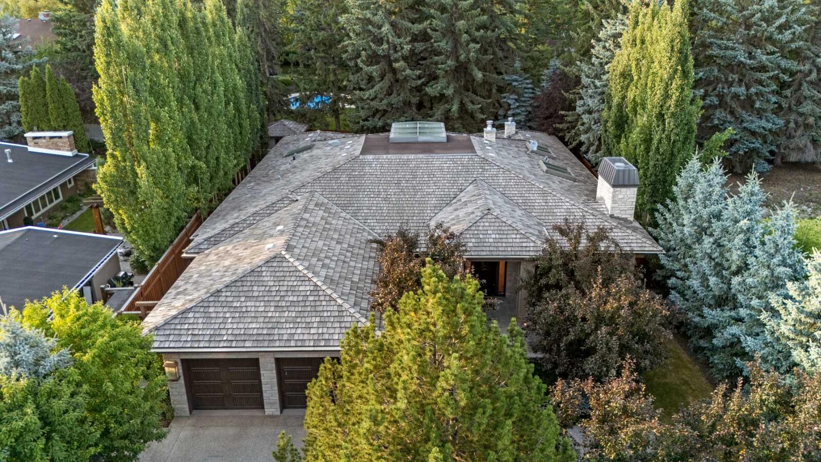 Property Photo: 1020 Bel-Aire Drive SW AB T2V 2B9
