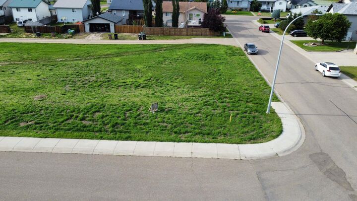 Property Photo:  95 Upland Manor W  AB T1R 1P9 