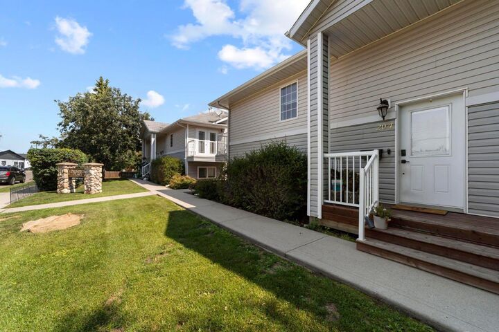 Property Photo:  4907 46 Street 204  AB T4V 1G9 