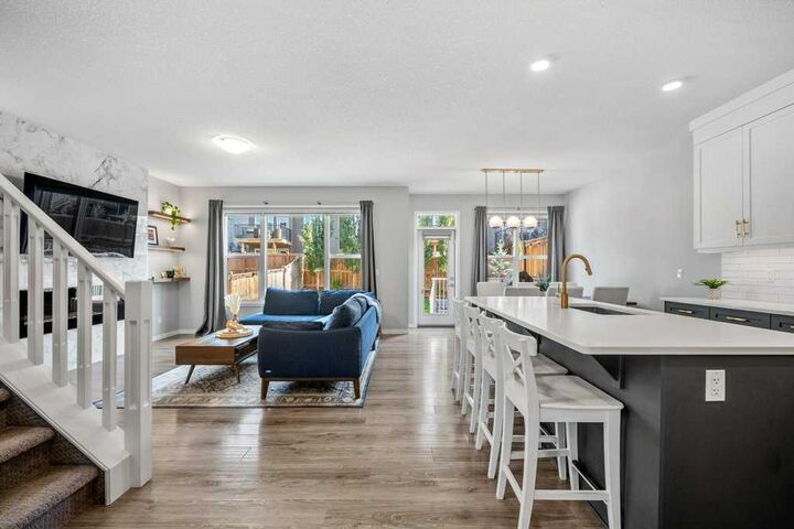 Property Photo: 114 Crestbrook Way SW AB T3B 6H1