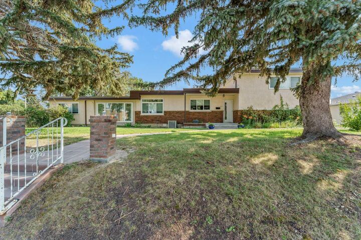 303 10 Street SW — photo 1