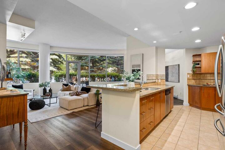 Property Photo:  1088 6 Avenue SW 102  AB T2P 5N3 