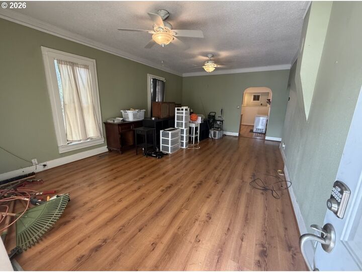 Property Photo: 1466 SE Pine St OR 97470