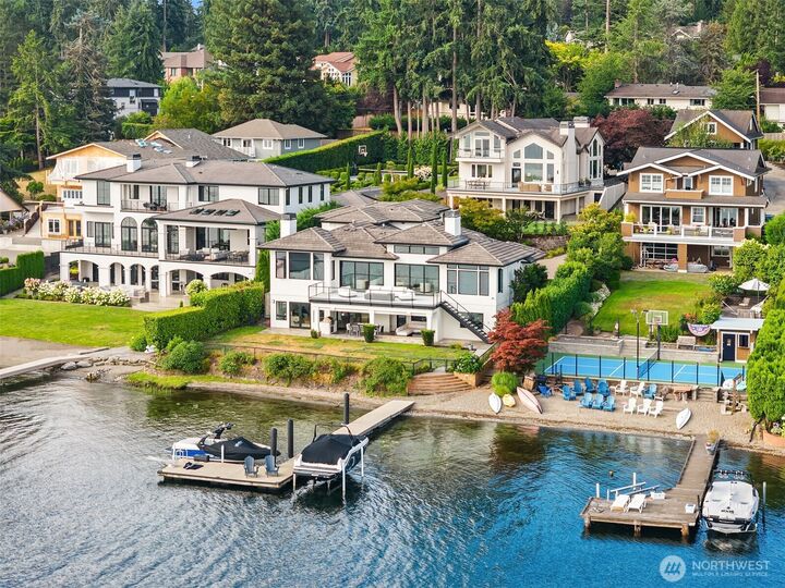Property Photo: 3246 W Lake Sammamish Parkway NE WA 98052