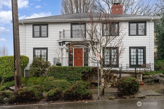 Property Photo: 2906 Harvard Avenue E WA 98102