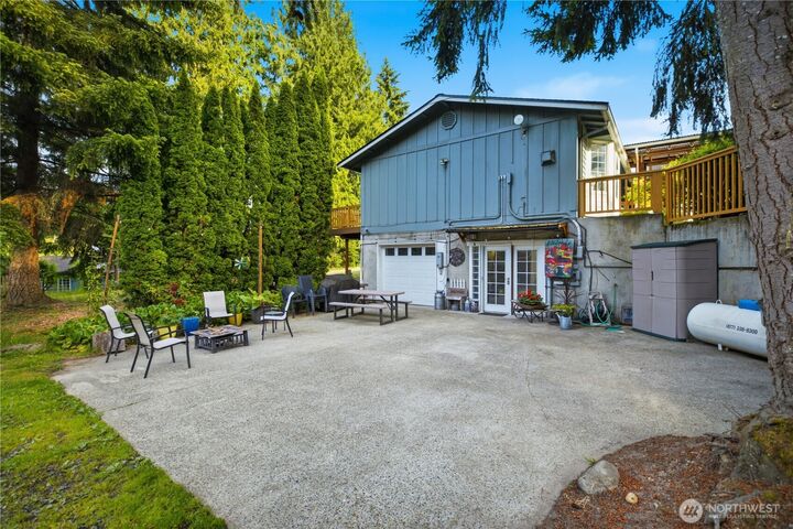 Property Photo: 415 118th Avenue E WA 98372
