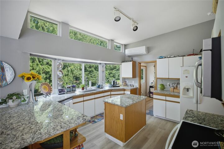 Property Photo: 415 118th Avenue E WA 98372