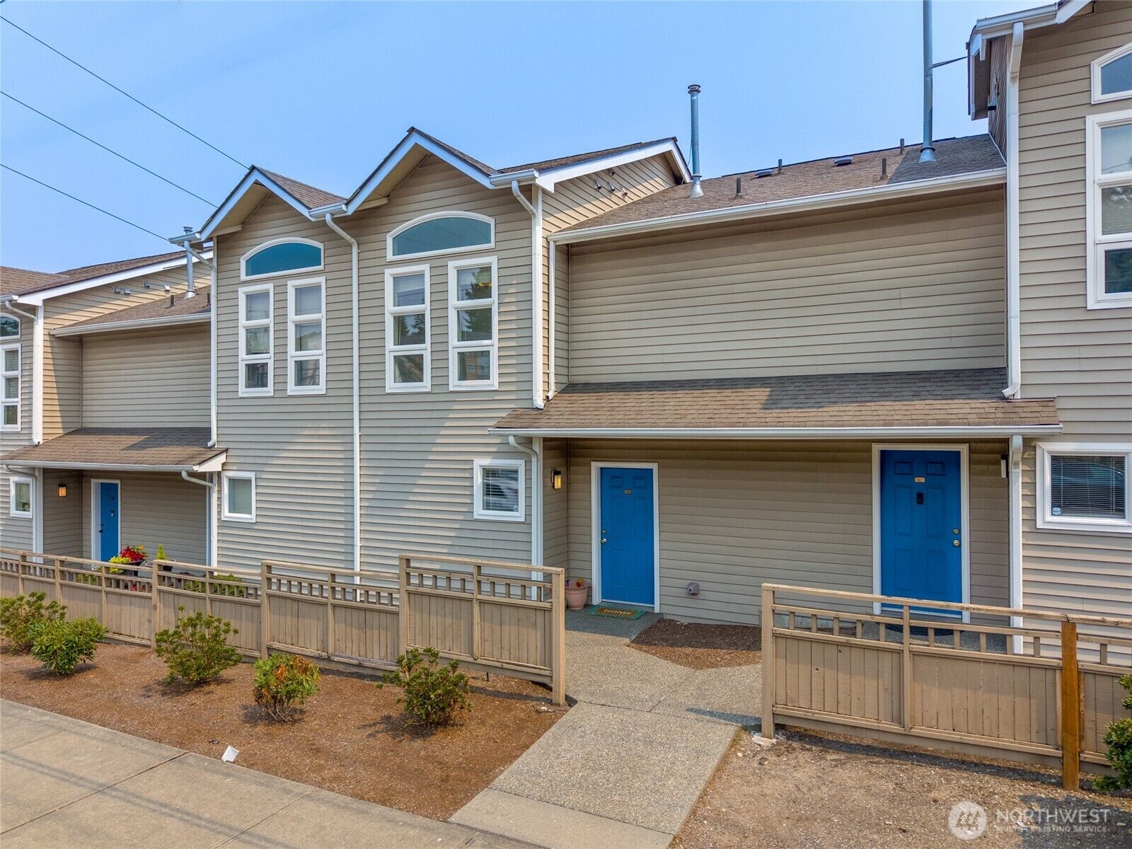 Property Photo: 901 E Marine View Drive 104 WA 98201
