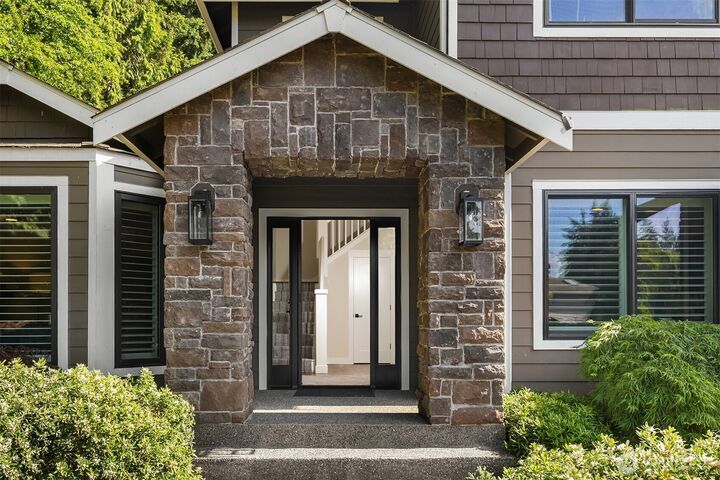 Property Photo: 8902 196th Street SW WA 98026