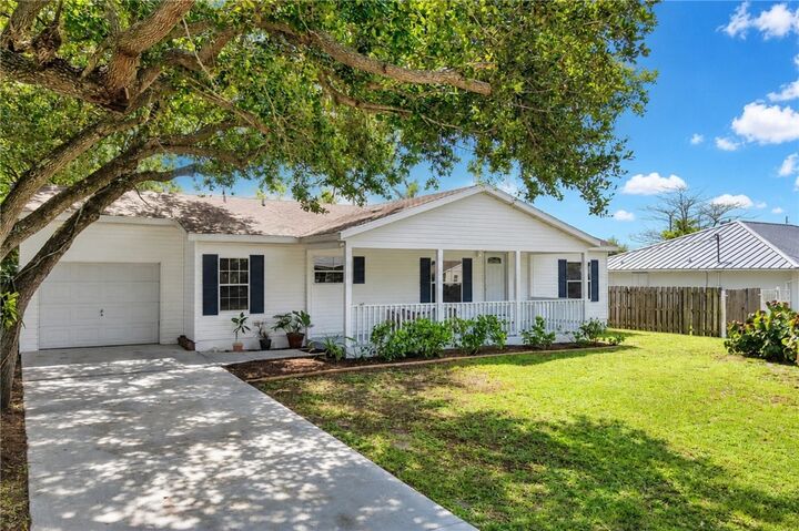 Property Photo: 2356 17th Avenue SW FL 32962