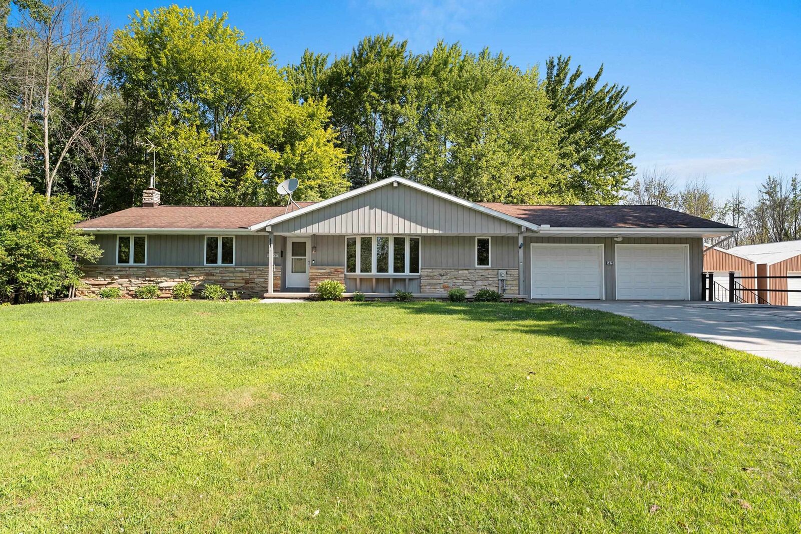Property Photo:  5025 Luxemburg Road  WI 54229-9704 