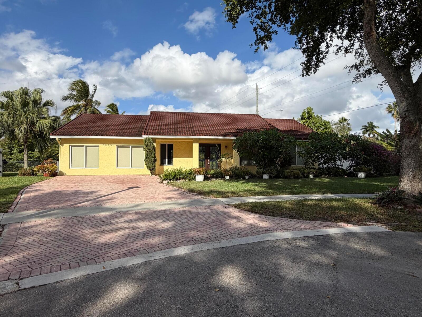 Property Photo: 8619 SW 51st Street FL 33328
