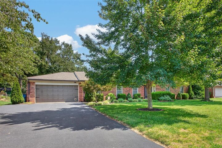 Property Photo: 1931 Elmhurst Way KY 42104