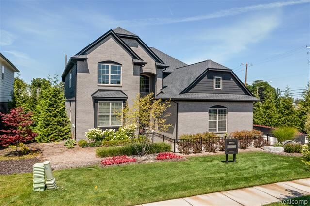 Property Photo:  2113 Kohli Drive  MI 48083 