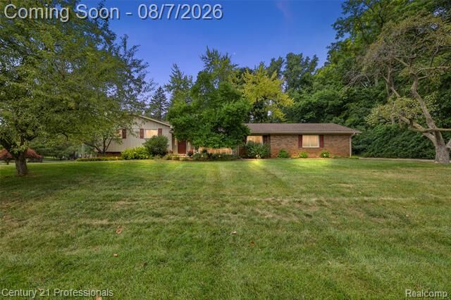 Property Photo:  5870 Darbwood Lane  MI 48324 