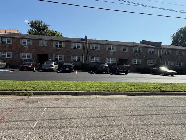 Property Photo: 1433 Kingston Ave 7 VA 23503