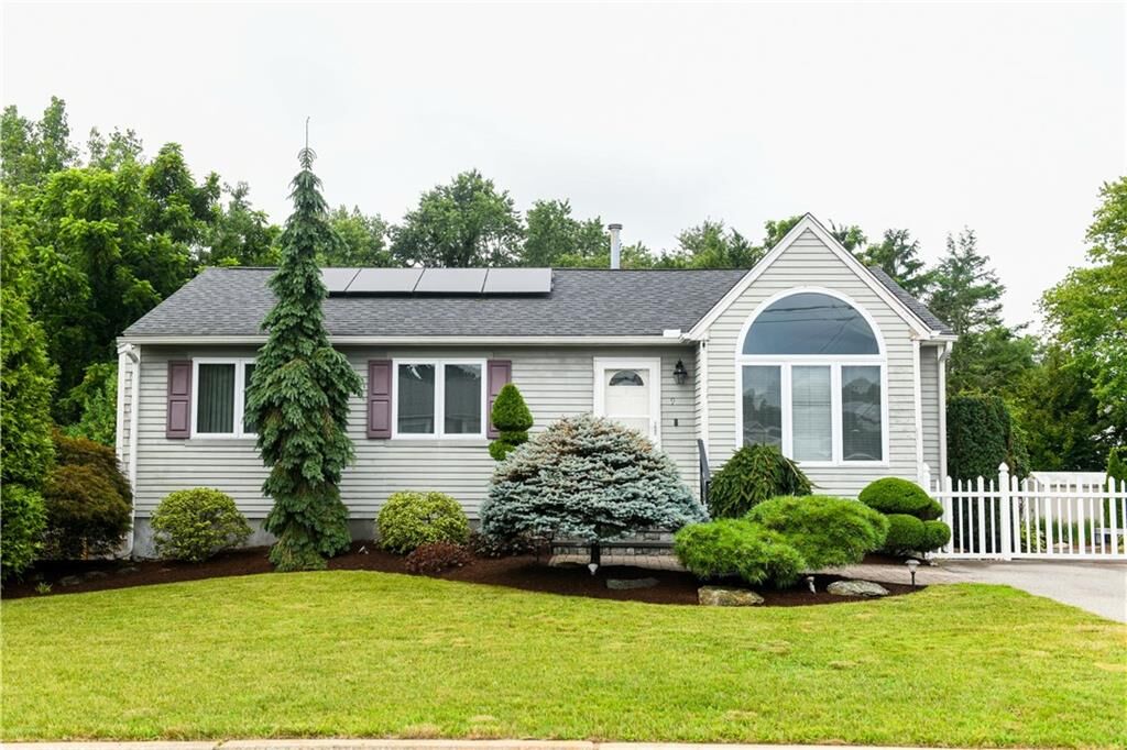 Property Photo:  9 Mallory Court  RI 02910 