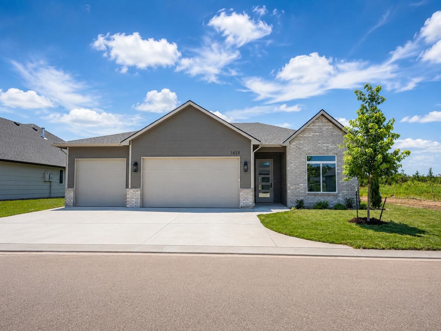 Property Photo:  1619 N Forestview Ct  KS 67235 