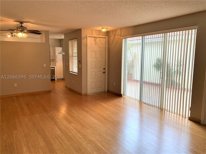 Property Photo: 1130 Buttonwood Ln - FL 33019