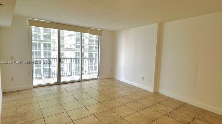 Property Photo:  1750 N Bayshore Dr 2607  FL 33132 