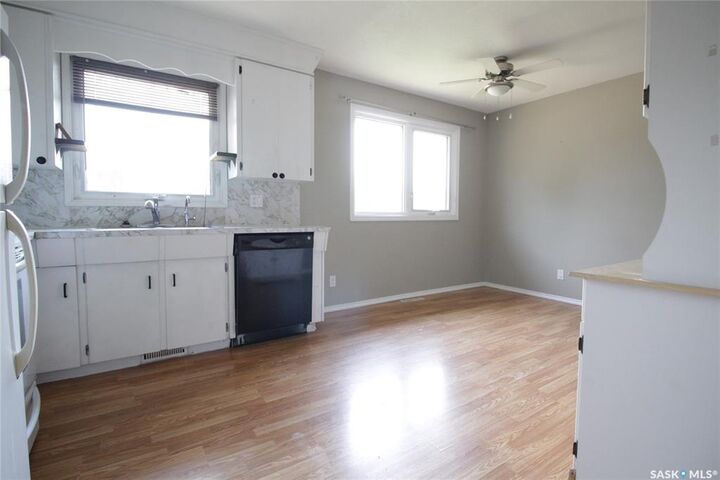 Property Photo: 906 Ogilvie Street SK S0G 3N0