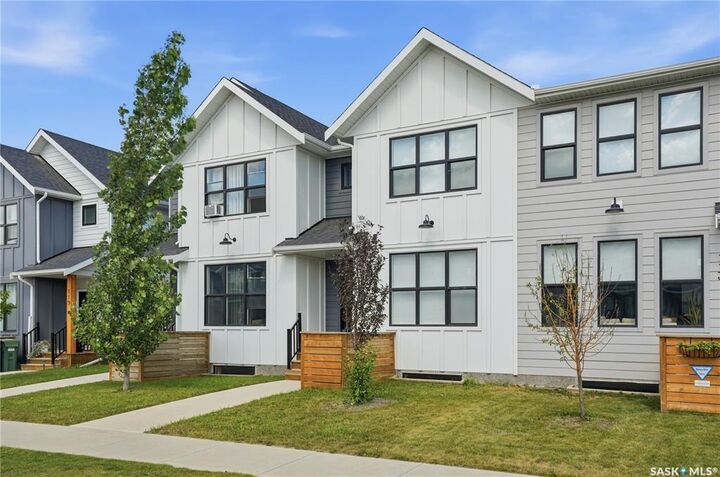 Property Photo:  115 Rosewood Boulevard E  SK S7V 0Z1 