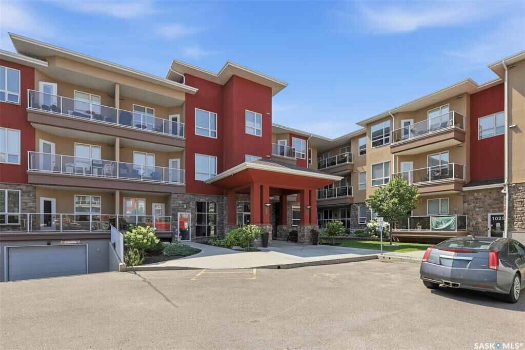 Property Photo: 1025 Moss Avenue 310 SK S7H 4C7