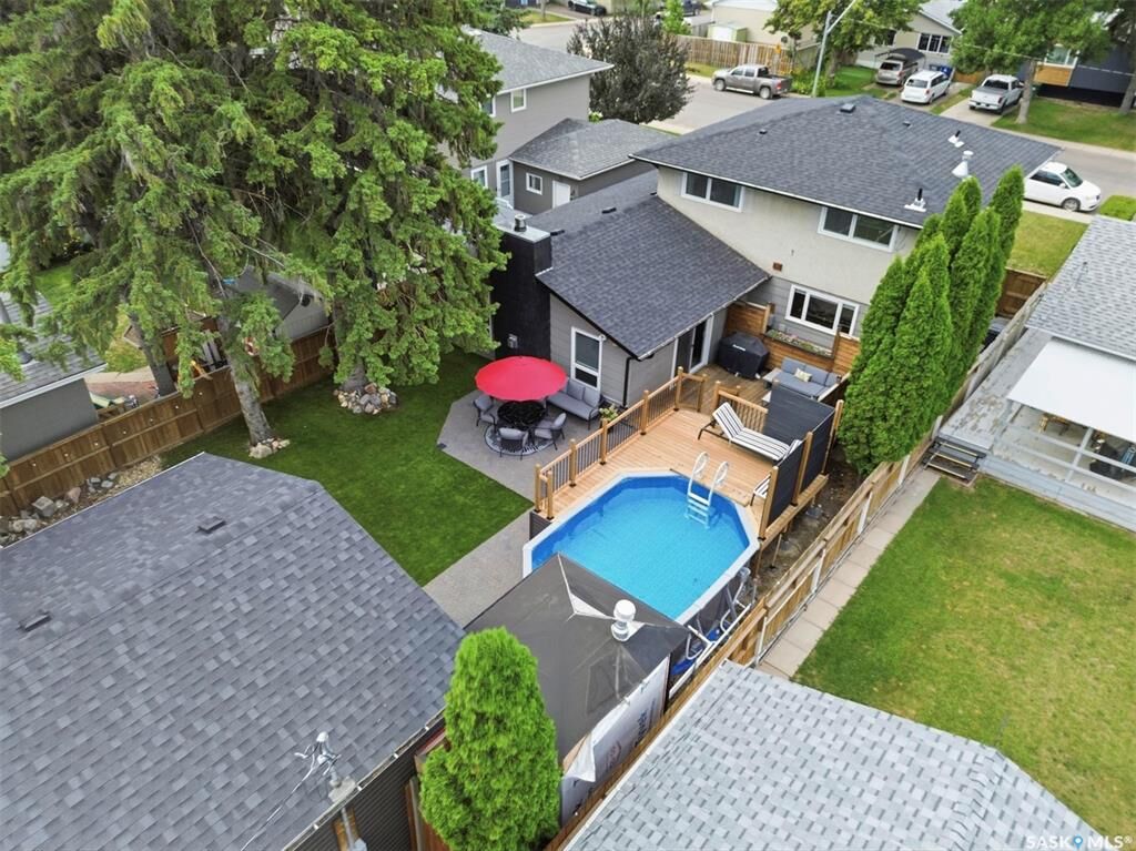 Property Photo: 207 113th Street W SK S7N 1W1