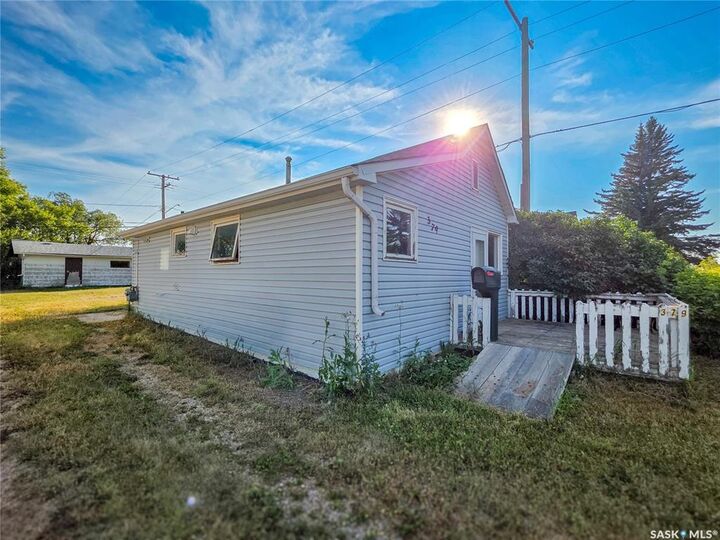 Property Photo:  379 2nd Avenue W  SK S0A 2P0 