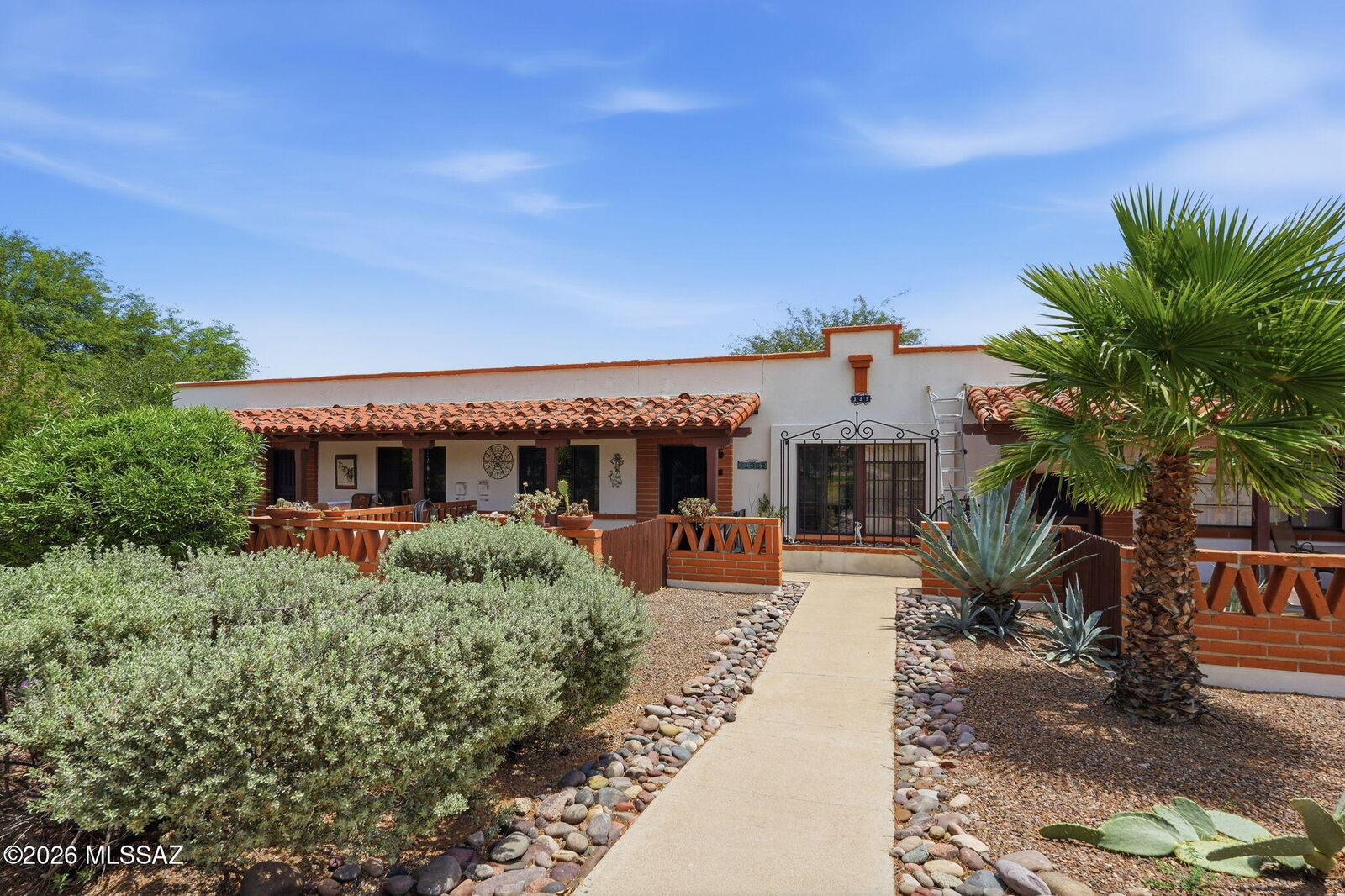 Property Photo:  135 S Paseo Quinta B  AZ 85614 
