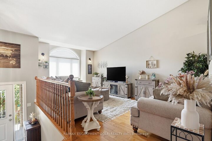 Property Photo: 202 Wellbrook Boulevard ON L3C 7M9