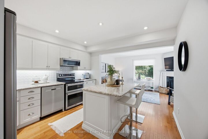 Photo de la propriété:  43 Knotty Pine Drive  ON L1R 2H2 