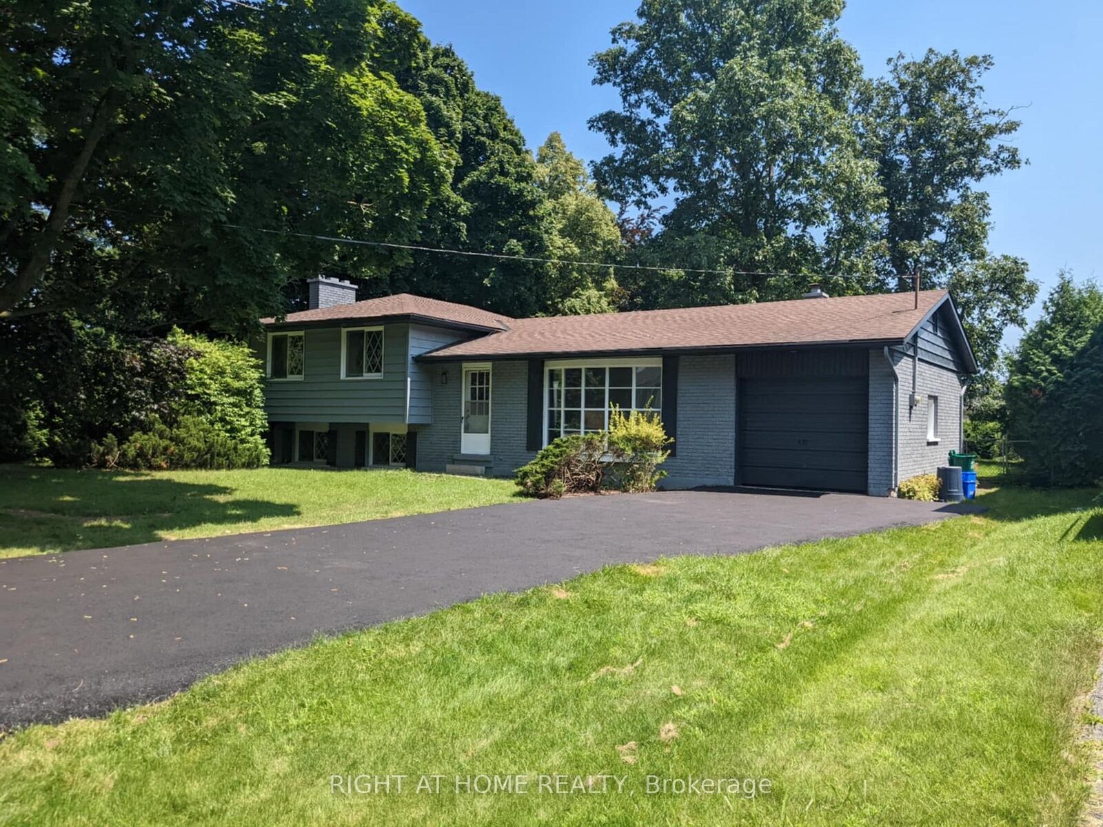 Property Photo:  464 Sandlewood Road  ON L6L 3S4 