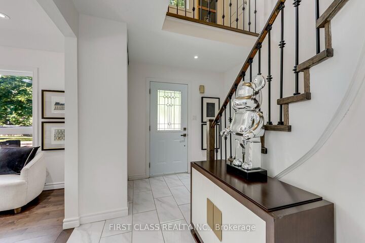 Property Photo: 27 Alton Towers Circle ON M1V 3T2