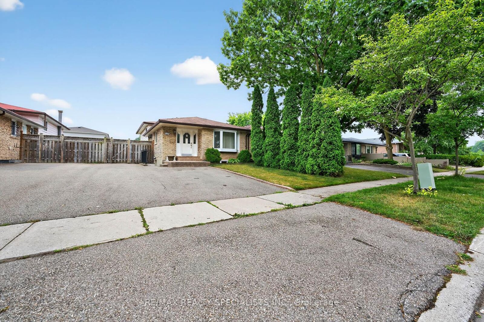 Photo de la propriété:  1912 Bonnymede Drive Lower  ON L5J 1E1 