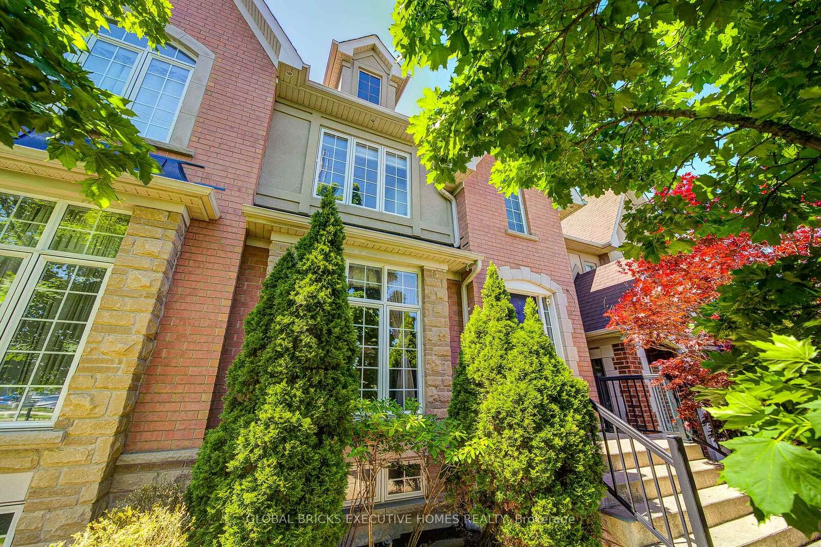 Property Photo: 3885 Eglinton Avenue ON L5M 7Z7