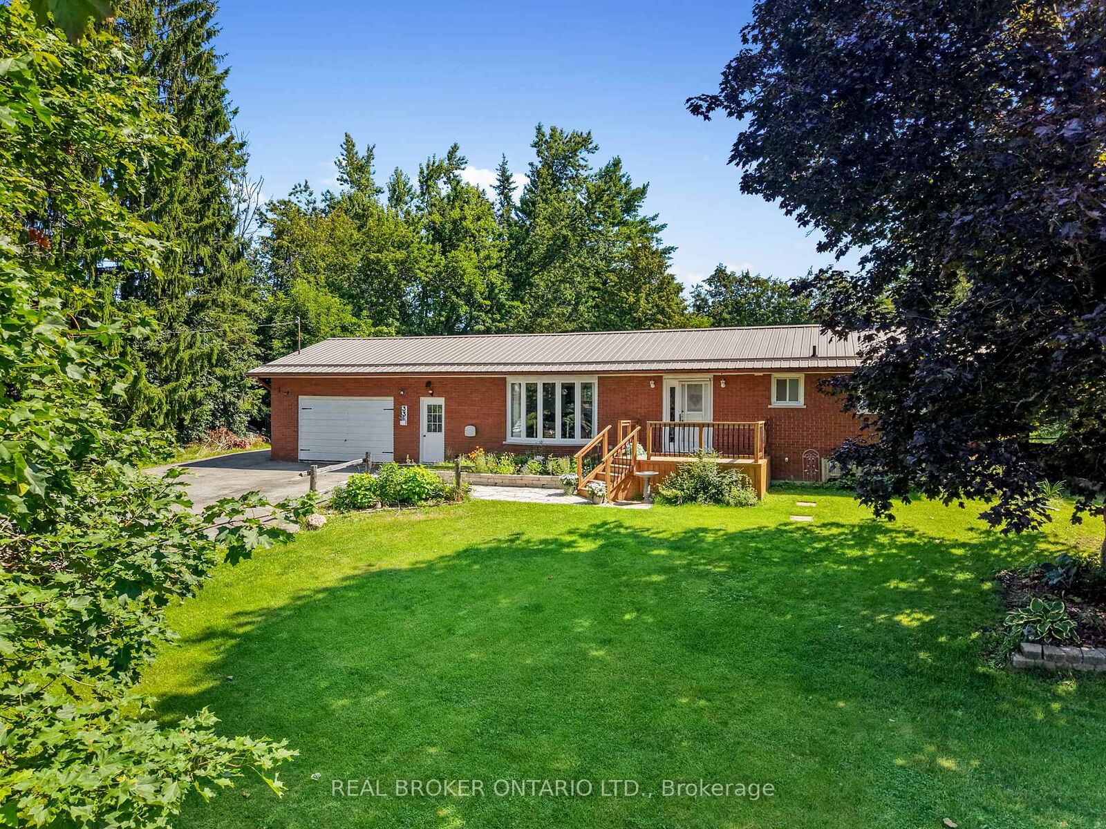 Property Photo:  33 Cadillac Boulevard  ON K0L 2W0 
