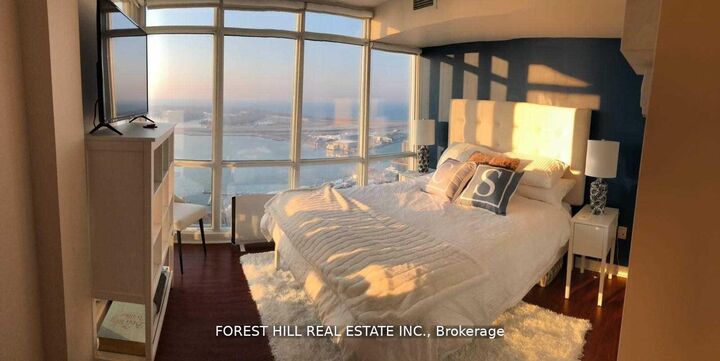Photo de la propriété: 11 Brunel Court 4110 ON M5V 3Y2