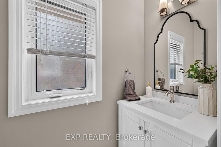 Property Photo: 522 Woodbine Avenue ON N2R 1Y9