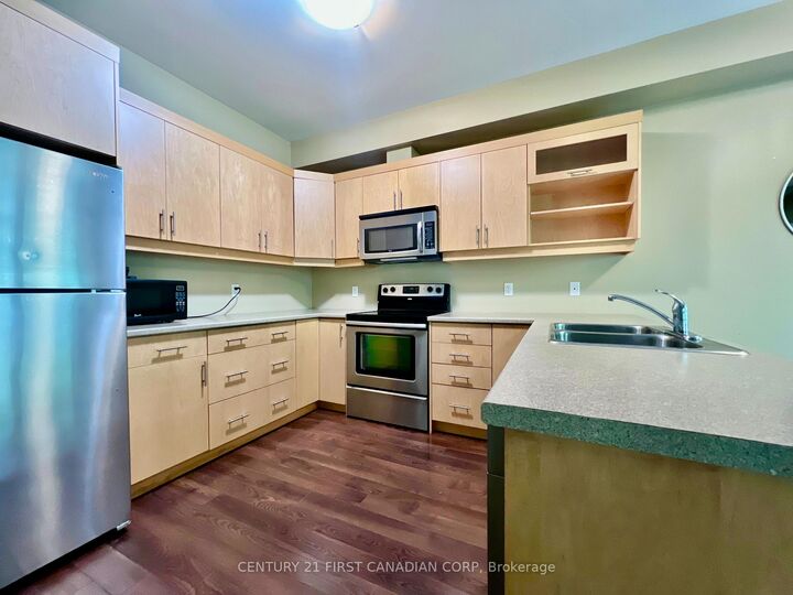 Photo de la propriété: 112 North Centre Road 45 ON N5X 0G9