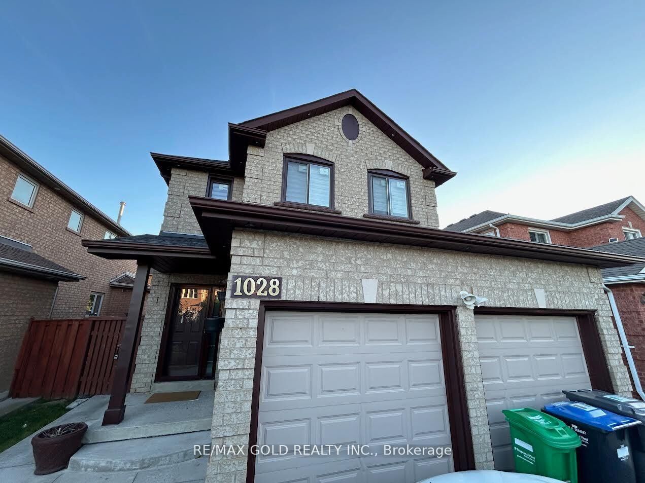 Property Photo:  1028 Fernandez Drive Bsmt  ON L5V 1W9 