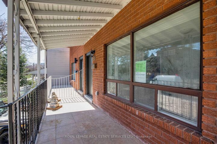 Property Photo: 86 Givins Street Upper ON M6J 2X8